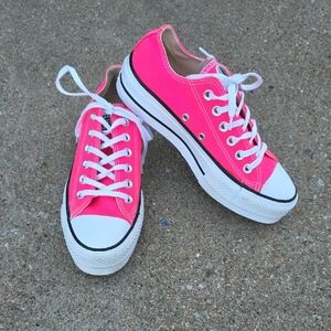 Converse Chuck Taylor All Star Low  Canvas Neon Pink Sneakers Size 7